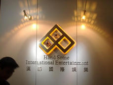 背發(fā)光字形象墻制作_廈門墻體