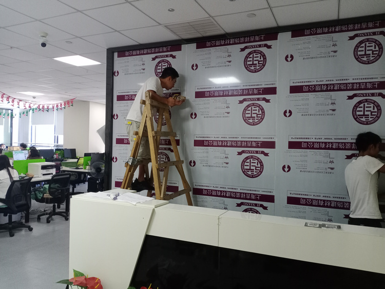 公司前臺(tái)鋁塑板logo墻設(shè)計(jì)、公司前臺(tái)鋁塑板形象墻制作